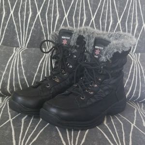 Black winter boots with faux fur collar💗like new!